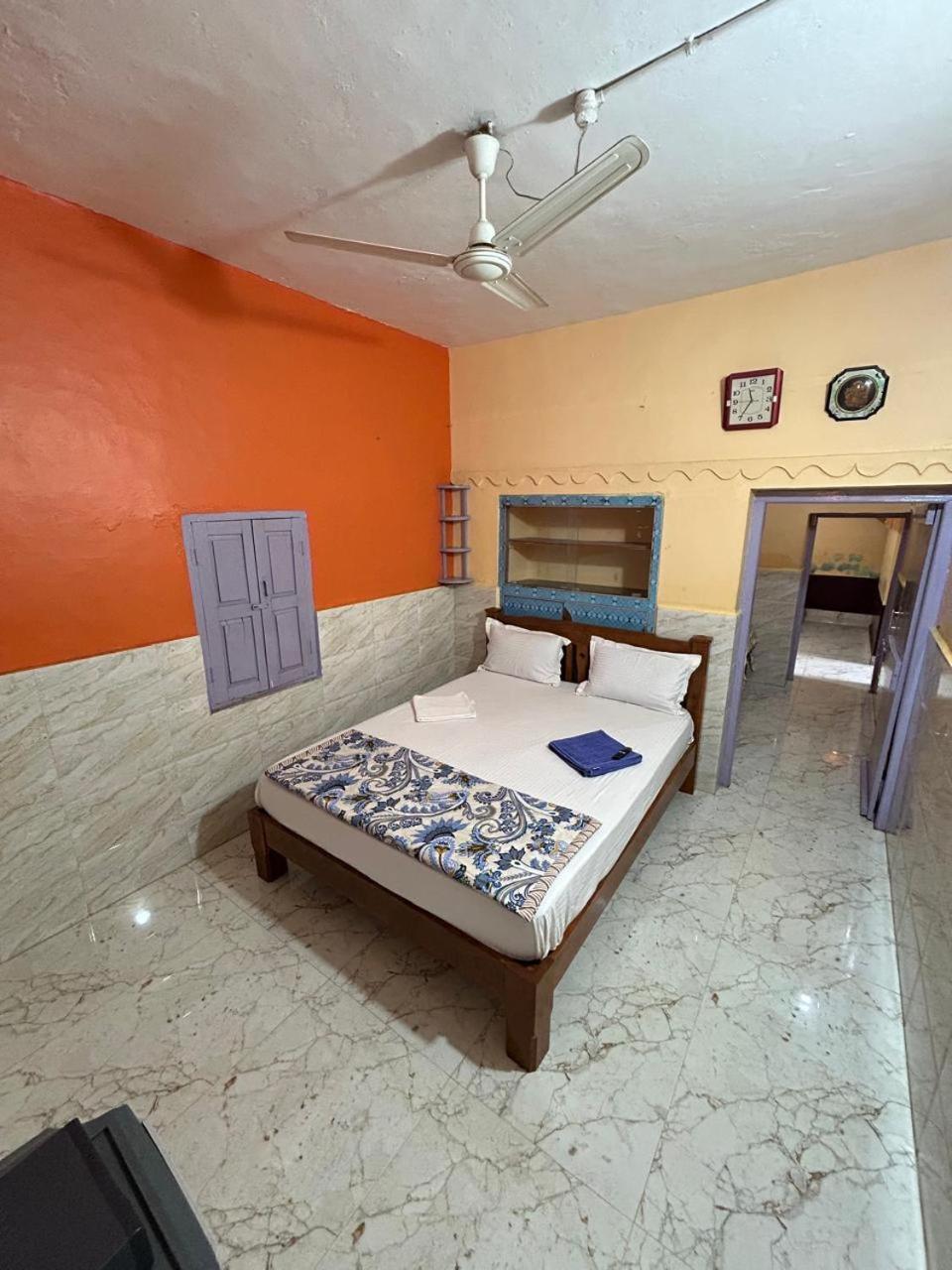 Temple View Guest House Hampi Rum bild